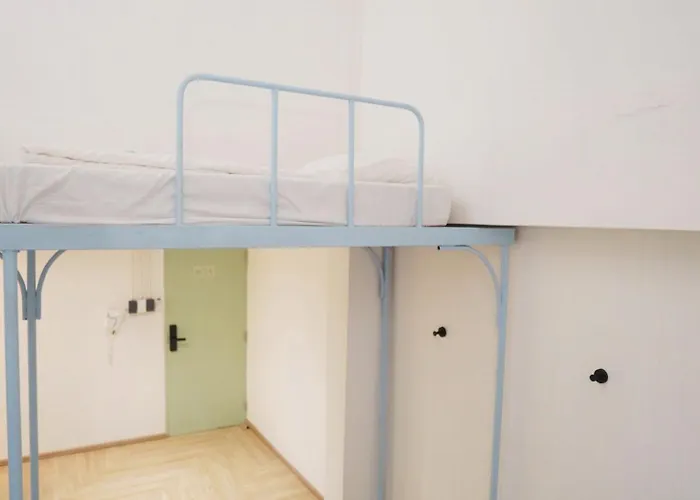 Group Bunk Khaosan Bangkok