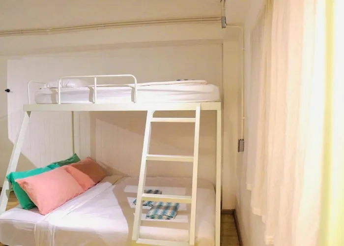 Group Bunk Khaosan Bangkok