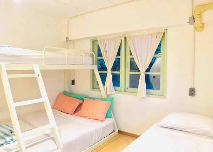 Group Bunk Khaosan Bangkok