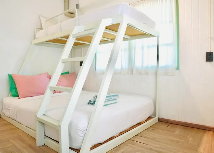Group Bunk Khaosan Hotel 3*