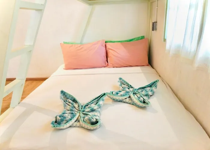 Group Bunk Khaosan Bangkok