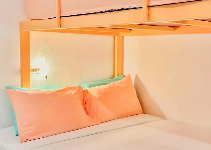 Group Bunk Khaosan Bangkok